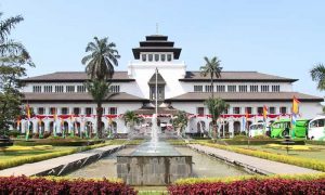 Wisata Bersejarah Gedung Sate Bandung